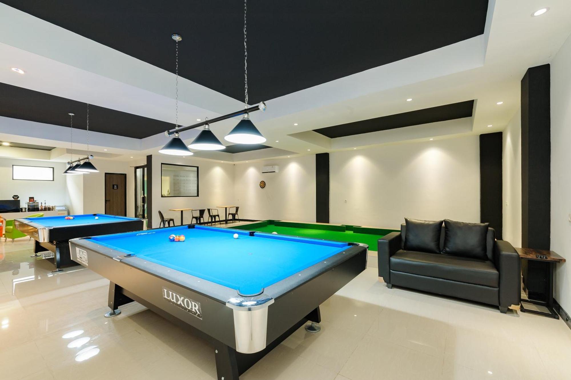 Sans Hotel Max Living Cengkareng Jakarta Exterior foto