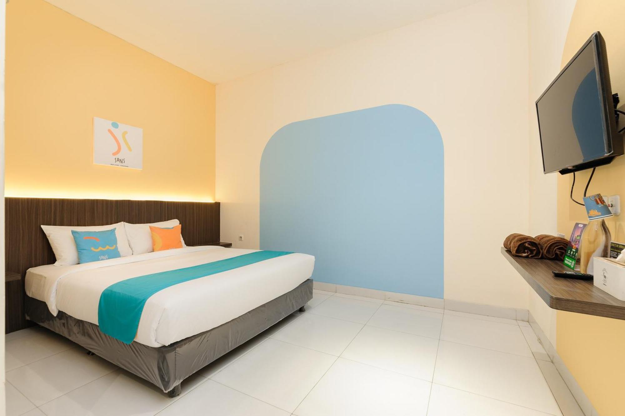 Sans Hotel Max Living Cengkareng Jakarta Exterior foto