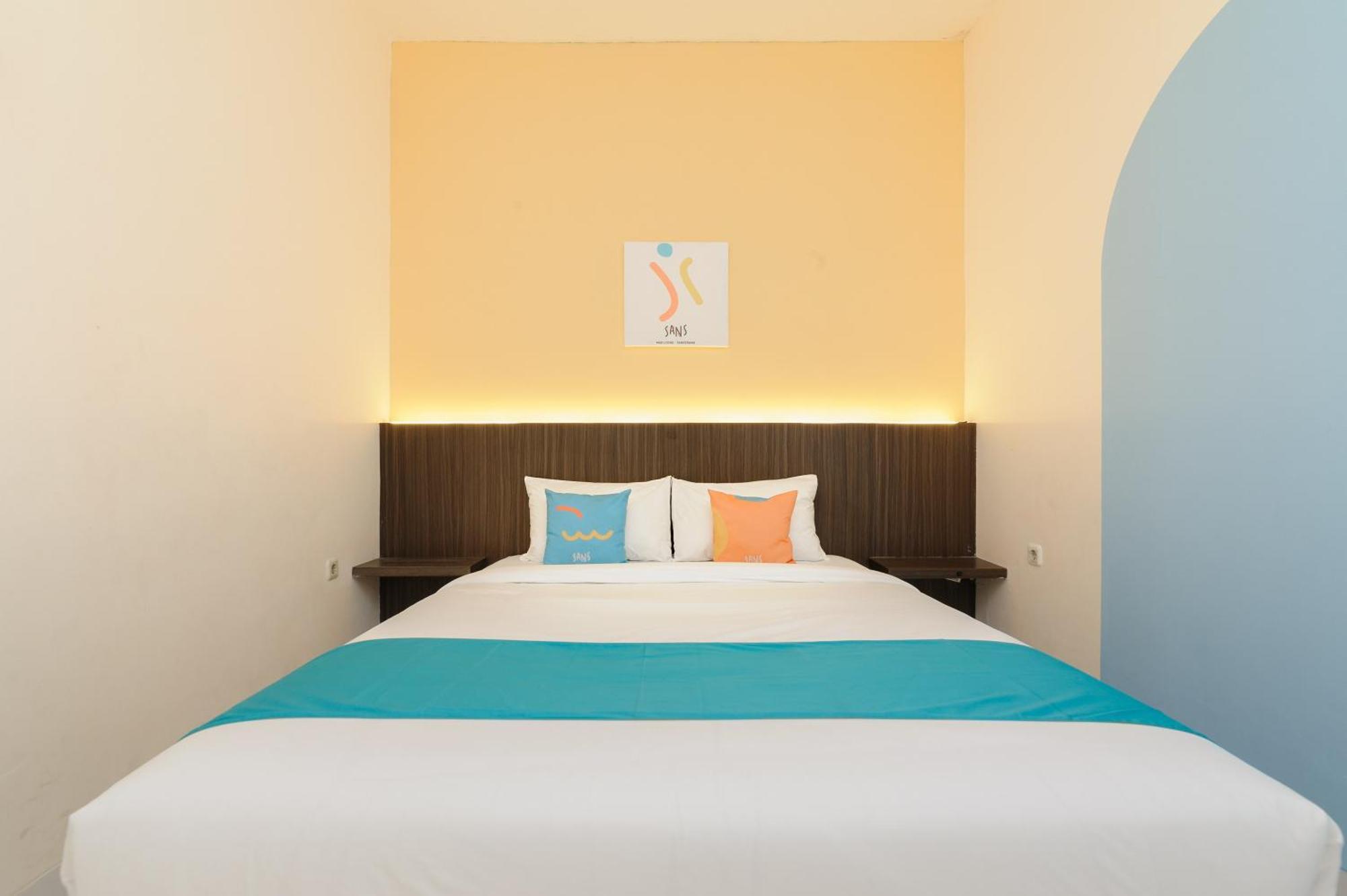 Sans Hotel Max Living Cengkareng Jakarta Exterior foto