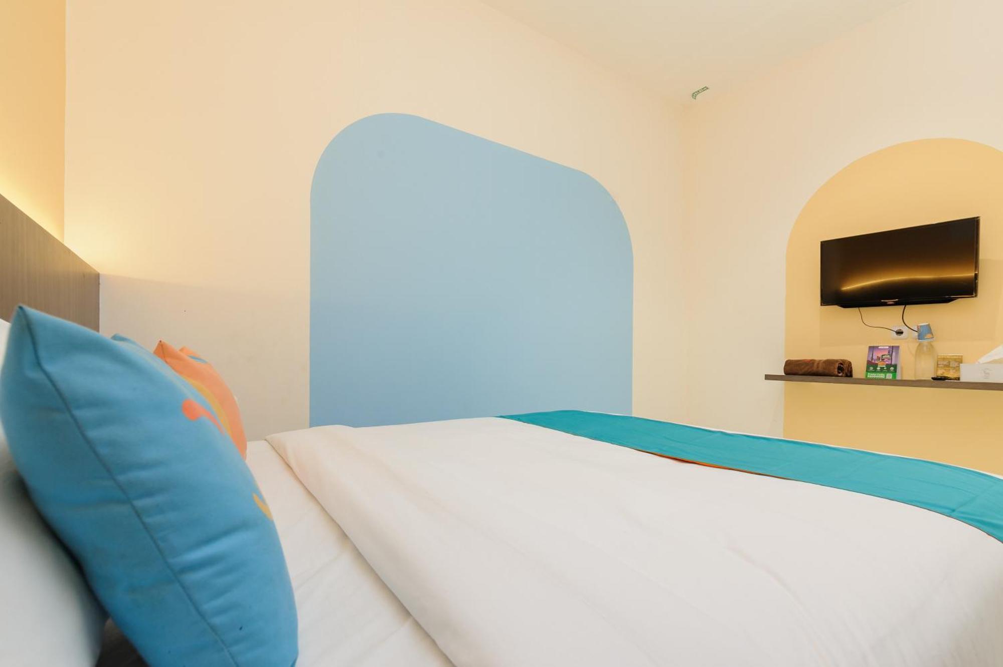 Sans Hotel Max Living Cengkareng Jakarta Exterior foto