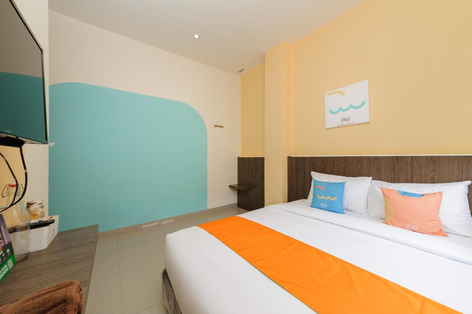 Sans Hotel Max Living Cengkareng Jakarta Exterior foto